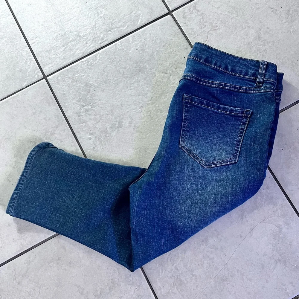 D Jeans Capri Jeans in Dark Wash; Size 6 - Picture 3 of 6